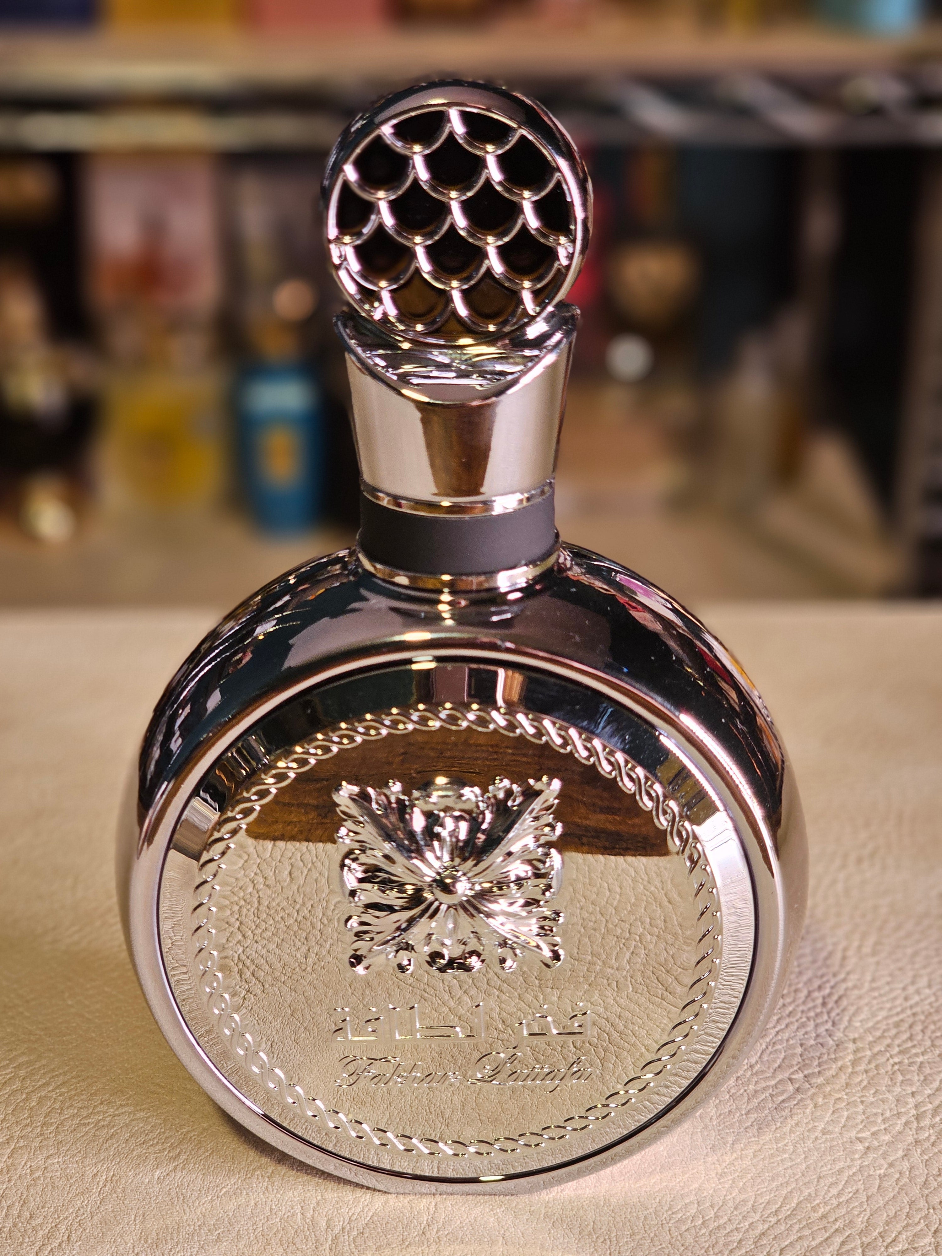 Fakhar Platin de Lattafa — presentación y empaque Limbiq Scents