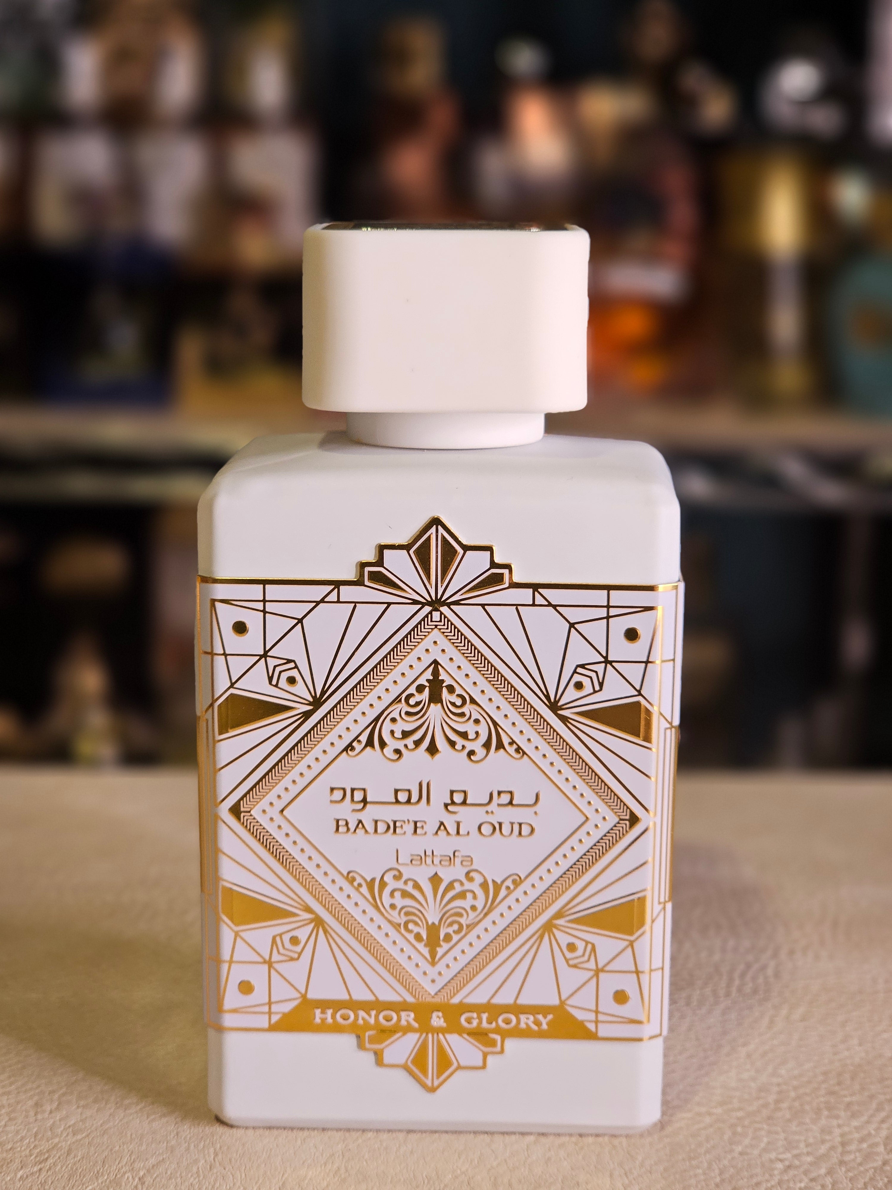 Bade'e Al Oud Honor & Glory de Lattafa — presentación y empaque Limbiq Scents