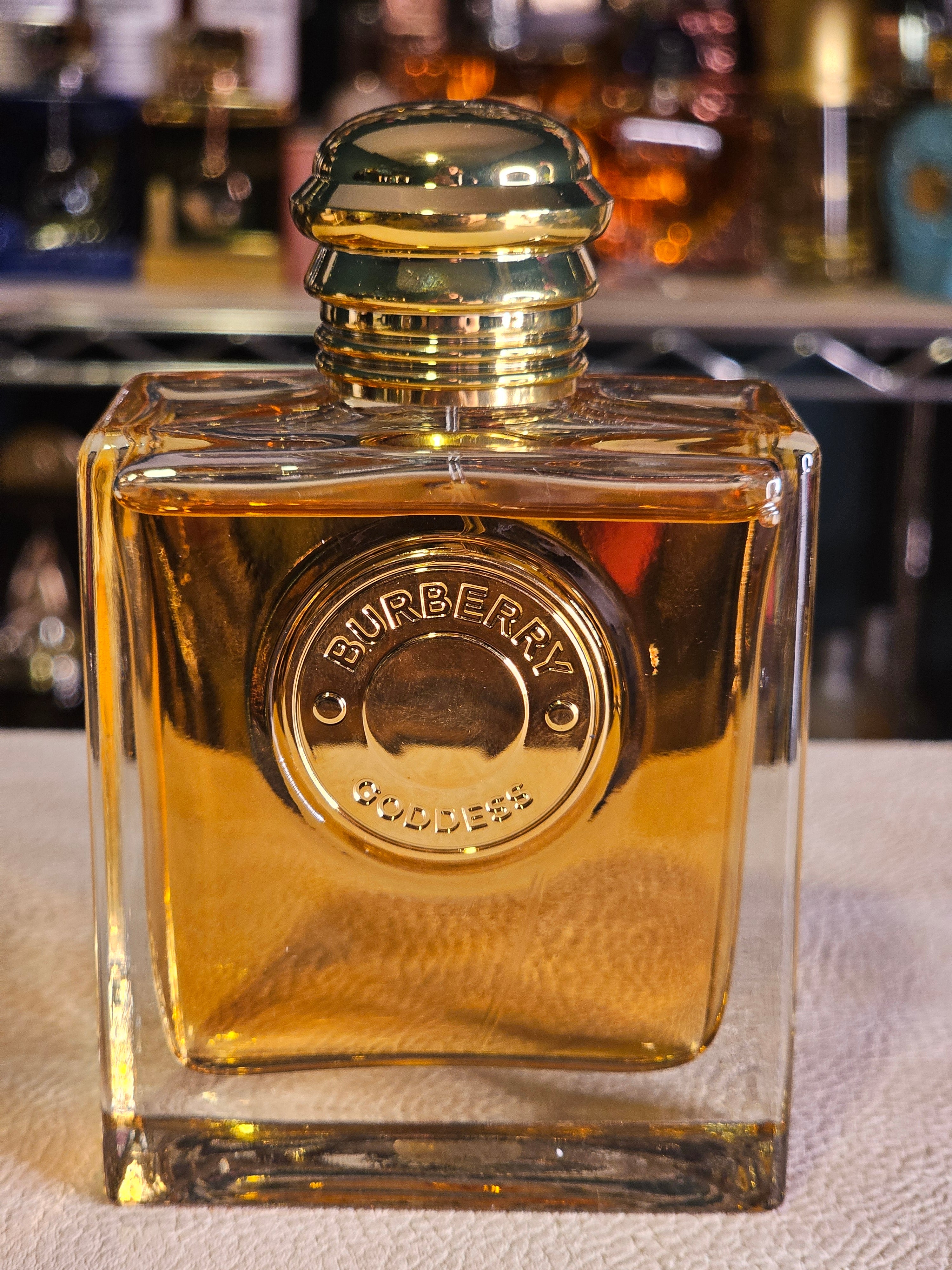 Burberry Goddess de Burberry — presentación y empaque Limbiq Scents